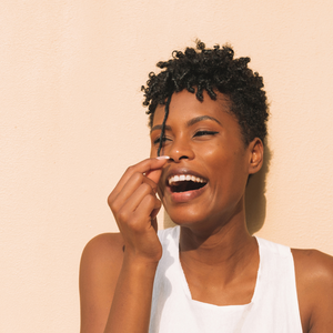 Comment assumer ses cheveux bouclés en été ?