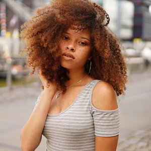 4 accessoires indispensables pour le bien-être des boucles